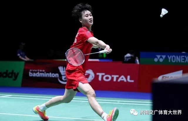 在莱万的带 在莱万的带